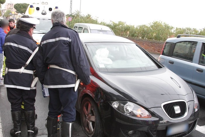 Sanremo: incidente in corso Marconi, madre e figlia trasportate in Ospedale Sanremo: incidente in corso Marconi, madre e figlia trasportate in Ospedale