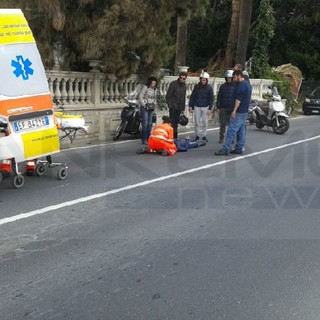 Sanremo: buche sull'asfalto in corso Mazzini, ragazza perde il controllo dello scooter, qualche escoriazione e un grande spavento Sanremo: buche sull'asfalto in corso Mazzini, ragazza perde il controllo dello scooter, qualche escoriazione e un grande spavento