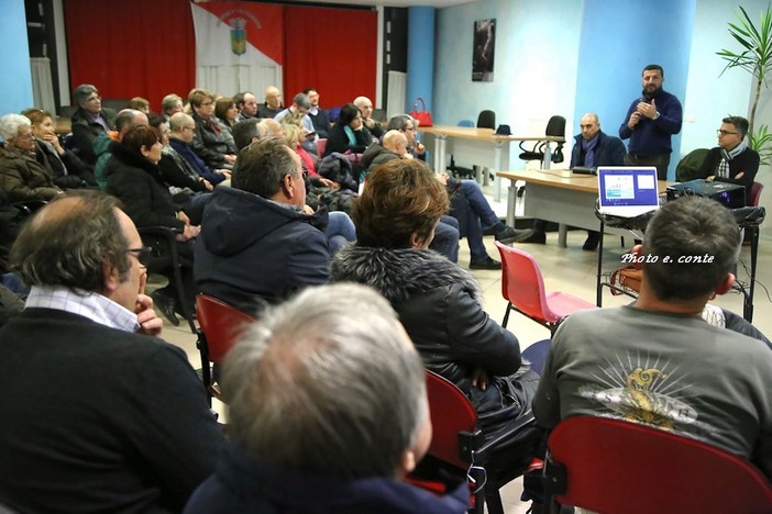 Il nuovo lungomare di Vallecrosia e la futura pista ciclabile, grande partecipazione all'incontro dell'amministrazione Biasi Il nuovo lungomare di Vallecrosia e la futura pista ciclabile, grande partecipazione all'incontro dell'amministrazione Biasi