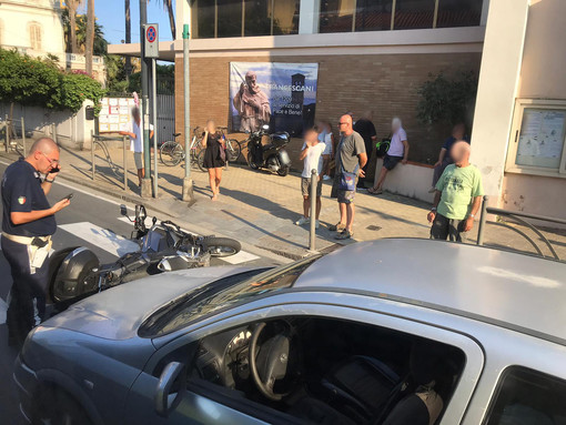 Sanremo: scontro auto moto a San Martino, centauro portato in Ospedale Sanremo: scontro auto moto a San Martino, centauro portato in Ospedale