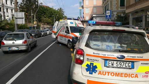 Sanremo: Opel Astra investe turisti sulle strisce pedonali, in tre trasportati all'ospedale in Codice Giallo (foto e video)