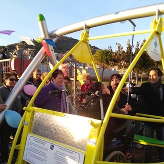 Imperia: grande festa al Parco Urbano per l'inaugurazione dei "giochi inclusivi" per disabili. Mamma Michela Aloigi: "Che emozione vedere Matteo sull'altalena dopo 24 anni" Imperia: grande festa al Parco Urbano per l'inaugurazione dei "giochi inclusivi" per disabili. Mamma Michela Aloigi: "Che emozione vedere Matteo sull'altalena dopo 24 anni"