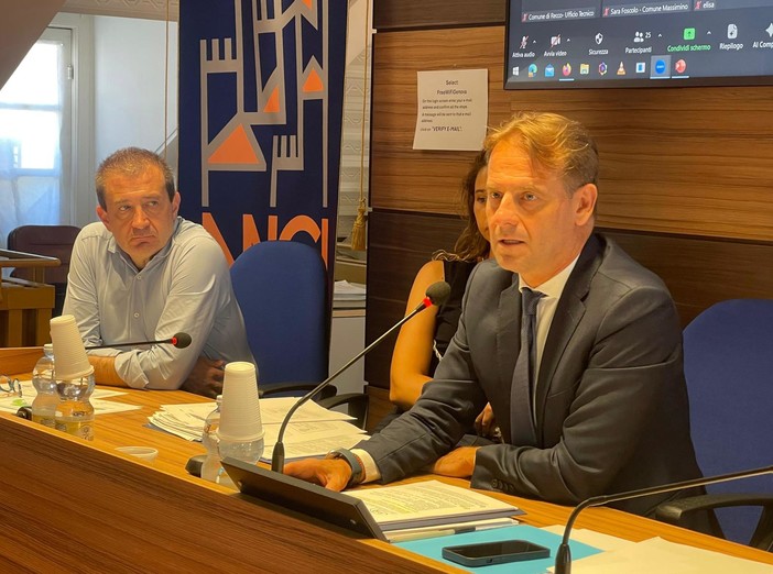 Urbanistica, presentata ai comuni la sperimentazione per il piano territoriale regionale, Scajola: "Collaboriamo con Anci"