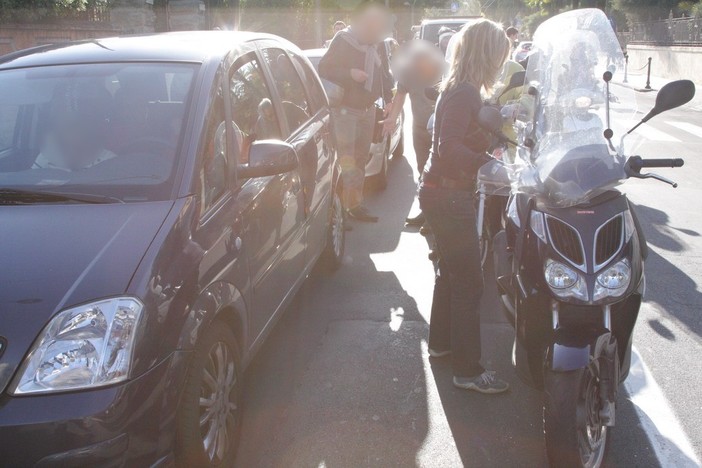 Sanremo: per evitare un cane cade con lo scooter in corso Cavallotti