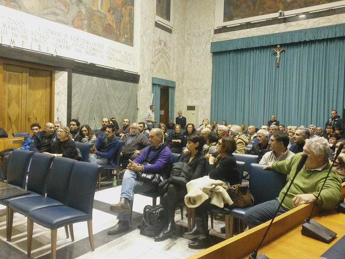 Imperia: ancora tensione all'incontro sulla pedonalizzazione di via Cascione. I commercianti minacciano il blocco dei lavori