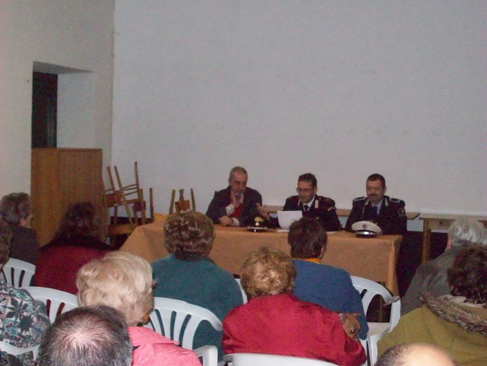 Triora: il resoconto dell'incontro contro le truffe organizzato dal Comandante della Stazione dei Carabinieri Triora: il resoconto dell'incontro contro le truffe organizzato dal Comandante della Stazione dei Carabinieri