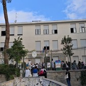 Obbligo vaccinale a scuola, il Tar dà ragione al personale scolastico: coinvolto anche l’Istituto Sanremo Ponente