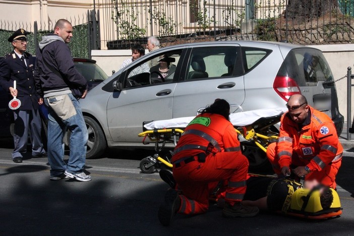 Sanremo: incidente in corso Cavallotti, volontario di una pubblica assistenza rimane ferito