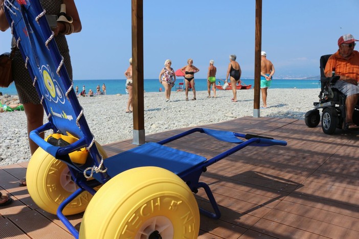 Ventimiglia: rubata la doccetta della spiaggia dei disabili, lo sfogo della consulta regionale per l'handicap