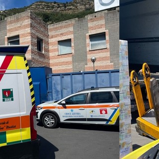 Incidente sul lavoro, cade da muletto: mobilitazione di soccorsi a Ventimiglia (Foto)