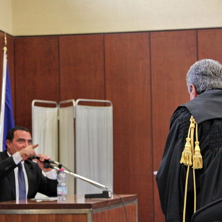 Sanremo: toni accesi per l'esame di Ingrasciotta, estorsore o vittima? La copertina di Messina Denaro? "Non sono un giornalaio" Sanremo: toni accesi per l'esame di Ingrasciotta, estorsore o vittima? La copertina di Messina Denaro? "Non sono un giornalaio"