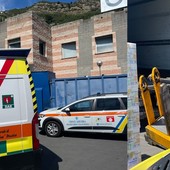 Incidente sul lavoro, cade da camion: mobilitazione di soccorsi a Ventimiglia (Foto)