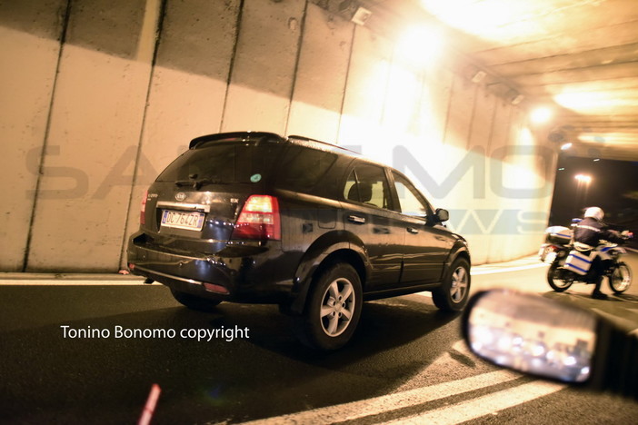 Sanremo: perde il controllo del mezzo per l'asfalto viscido e va in testacoda, per fortuna nessun ferito Sanremo: perde il controllo del mezzo per l'asfalto viscido e va in testacoda, per fortuna nessun ferito