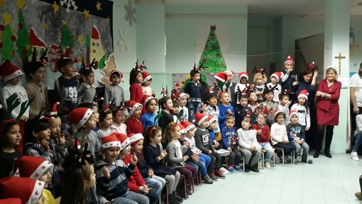 Sanremo: buon Natale dai bambini della scuola dell'infanzia di villa Vigo allo spettacolo di mercoledì scorso