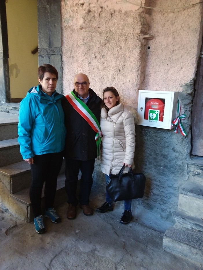 Molini di Triora: domenica scorsa inaugurato un defibrillatore ad Andagna