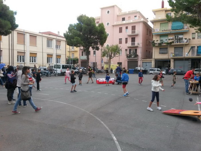Imperia: campetto di via Gibelli, parla il presidente dlela Provincia: "Disponibili a dialogare ma incommentabili alcuni interventi di ieri" Imperia: campetto di via Gibelli, parla il presidente dlela Provincia: "Disponibili a dialogare ma incommentabili alcuni interventi di ieri"