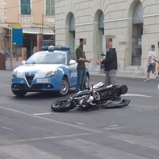 Imperia, scontro auto-moto alla Pensilina di Porto Maurizio: ferita una donna Imperia, scontro auto-moto alla Pensilina di Porto Maurizio: ferita una donna