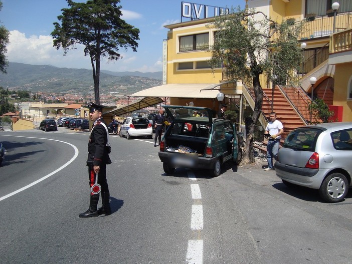 Diano Marina: incidente su Capo Berta, 77enne in auto sfonda un muretto