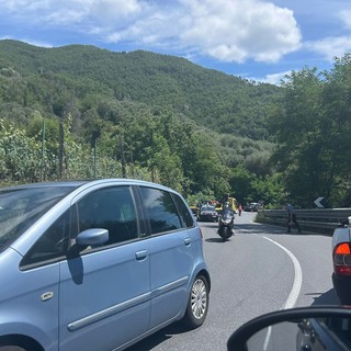 Tragico incidente sulla statale 28, perde la vita un motociclista