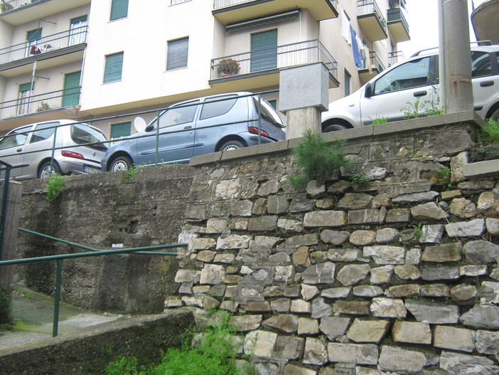 Imperia: uomo trovato incosciente vicino al cimitero di Porto Maurizio, le indagini