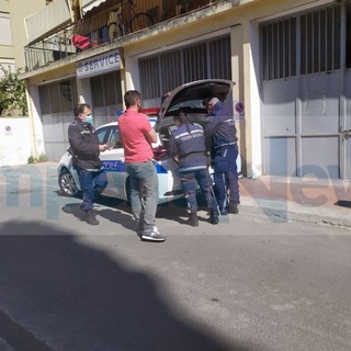 Imperia, auto urta un tombino e ferisce un operaio 38enne impegnato lei lavori di posa della fibra ottica Imperia, auto urta un tombino e ferisce un operaio 38enne impegnato lei lavori di posa della fibra ottica