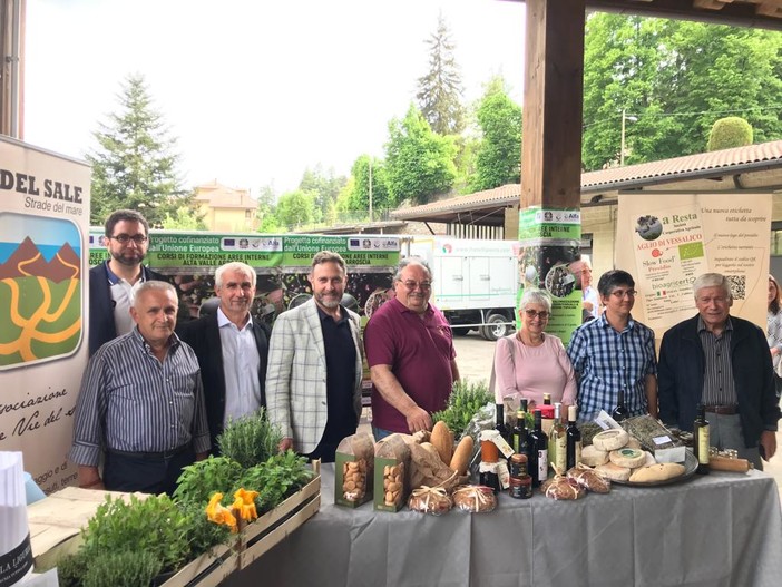 Presentato ufficialmente il brand olfattivo della Liguria: il sale della nostra regione aromatizzato ai profumi della terra di ‘Colombo’