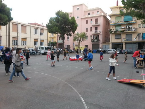 Imperia: campetto di via Gibelli, parla il presidente dlela Provincia: "Disponibili a dialogare ma incommentabili alcuni interventi di ieri" Imperia: campetto di via Gibelli, parla il presidente dlela Provincia: "Disponibili a dialogare ma incommentabili alcuni interventi di ieri"