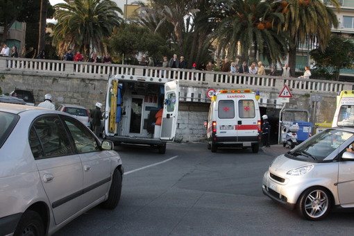 Sanremo: moto in contromano in via del Castillo, incidente con due feriti Sanremo: moto in contromano in via del Castillo, incidente con due feriti