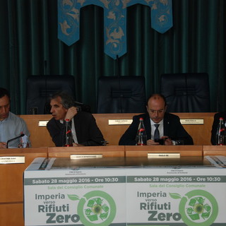 Rossano Ercolini a Imperia: "Se si vuole arrivare ai rifiuti zero, cominciamo dall'educare i più piccoli" Rossano Ercolini a Imperia: "Se si vuole arrivare ai rifiuti zero, cominciamo dall'educare i più piccoli"