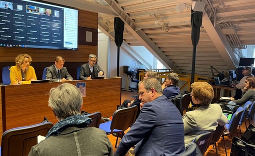 Regione e Anci a confronto per le attività estrattive: al lavoro per le linee guida (foto) Regione e Anci a confronto per le attività estrattive: al lavoro per le linee guida (foto)