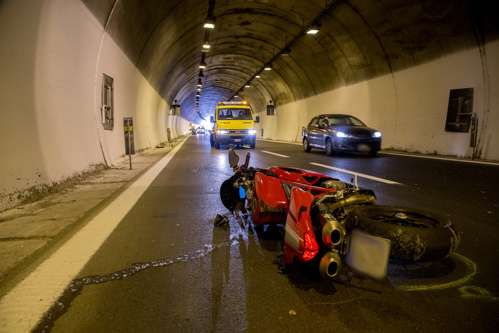 Sanremo: incidente in Aurelia Bis. Perde il controllo della moto, gravi ferite per un 28enne Sanremo: incidente in Aurelia Bis. Perde il controllo della moto, gravi ferite per un 28enne