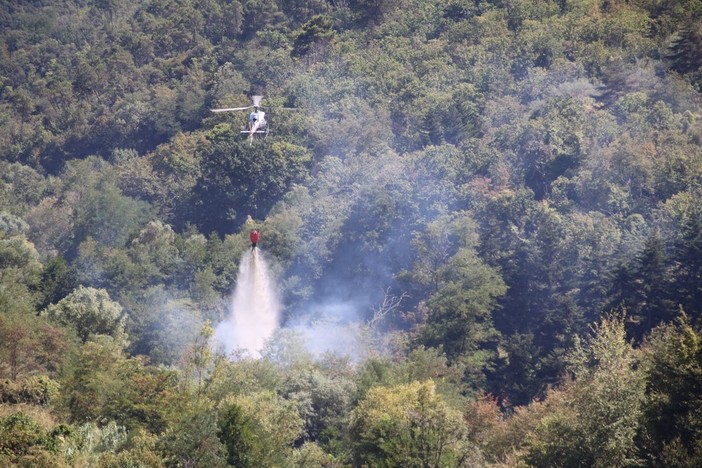 Emergenza incendi rientrata, spenti nel pomeriggio i roghi di Civezza e Ceriana Emergenza incendi rientrata, spenti nel pomeriggio i roghi di Civezza e Ceriana