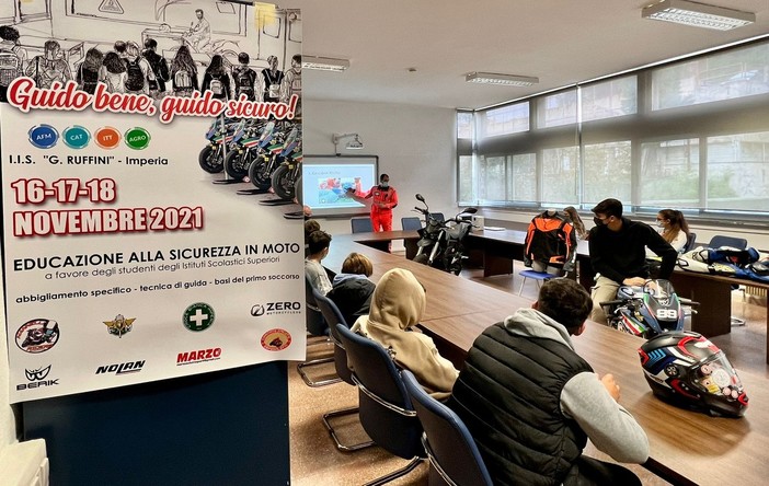 Imperia, successo per il progetto formativo 'Guido bene, guido sicuro!': a 'scuola' di sicurezza 150 alunni del 'Ruffini' (foto)