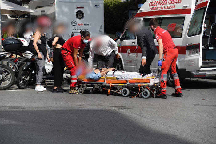 Sanremo: auto contro moto su via Nino Bixio, centauro finisce in ospedale Sanremo: auto contro moto su via Nino Bixio, centauro finisce in ospedale