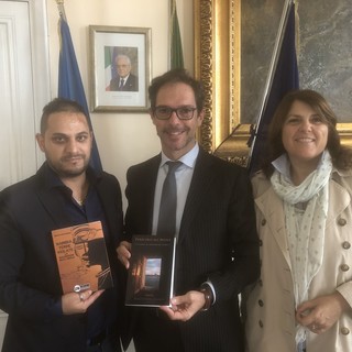 Bordighera: il Sindaco Ingenito e l'Assessore Rodà incontrano lo scrittore Rocco Luccisano