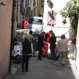 Sanremo: incidente tra le vie di Coldirodi, 45enne ferita ad una gamba, intervento di 118 ed Emergenza Riviera