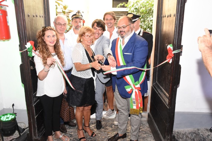 Riva Ligure: nasce lo Spazio Espositivo Multimediale, il sindaco “Impegno, determinazione e cuore" (FOTO e VIDEO) Riva Ligure: nasce lo Spazio Espositivo Multimediale, il sindaco “Impegno, determinazione e cuore" (FOTO e VIDEO)