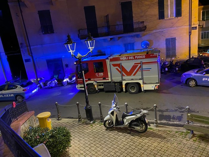 Sanremo: lite nel pomeriggio e incendio in serata in via Peri a Poggio, le indagini della Polizia (Foto)