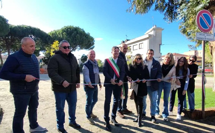 Conclusi i lavori di riqualificazione, Camporosso inaugura il parcheggio di piazza D'Armi (Foto e video)