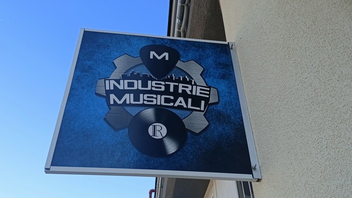 Musica, buffet e buona compagnia: open day alle Industrie Musicali a Vallecrosia al Mare (Foto) Musica, buffet e buona compagnia: open day alle Industrie Musicali a Vallecrosia al Mare (Foto)