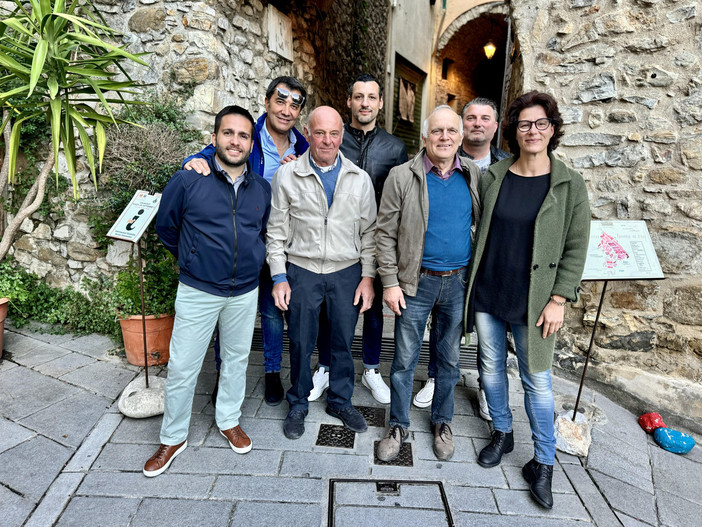 Elezioni comunali, l'appello di Gianni Ferrari: "Votate per il cambiamento, scegliete ‘Insieme per Vallebona'" (Foto) Elezioni comunali, l'appello di Gianni Ferrari: "Votate per il cambiamento, scegliete ‘Insieme per Vallebona'" (Foto)