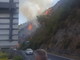 Ventimiglia: incendio di sterpaglie a lato strada sulla SS20, intervento dei Vigili del Fuoco a Porra