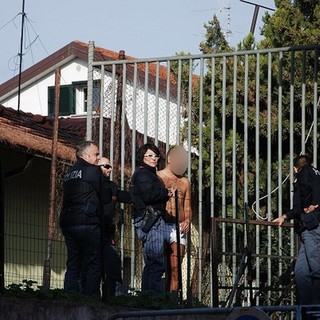 Imperia: minaccia di darsi fuoco di fronte allo stadio, 27enne si denuda per protesta