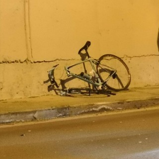 Pontedassio: nuovo incidente sulla statale 28. Ciclista investito da un furgoncino in galleria Pontedassio: nuovo incidente sulla statale 28. Ciclista investito da un furgoncino in galleria