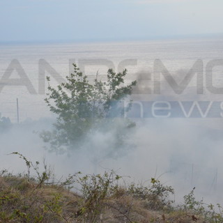 Imperia: ancora incendi nell'immediato entroterra, alcuni roghi di sterpaglie a Santa Brigida e Montegrazie