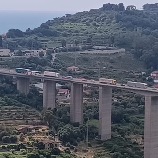 Autostrade: la Regione solleciterà il Ministero e i concessionari autostradali per i danni al territorio e chiedere risarcimenti Autostrade: la Regione solleciterà il Ministero e i concessionari autostradali per i danni al territorio e chiedere risarcimenti