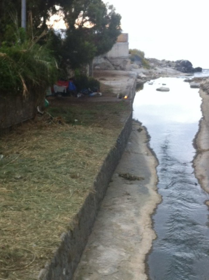 Sanremo: subito un accampamento dopo il lavoro di pulizia del torrente San Martino