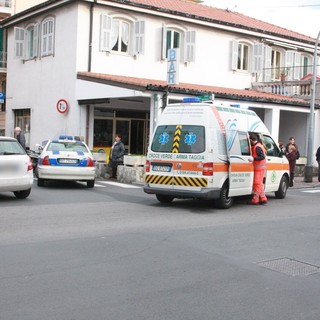 Sanremo: incidente a San Martino, 44enne in scooter si scontra con un'auto