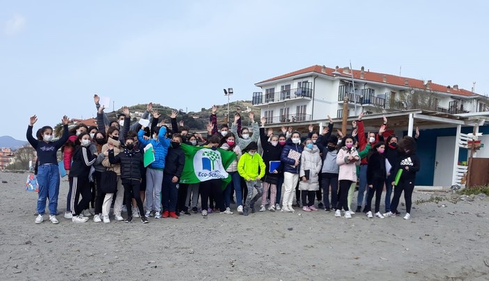 A scuola di mare con il Centro di formazione “G. Pastore” di Imperia per la Bandiera Verde A scuola di mare con il Centro di formazione “G. Pastore” di Imperia per la Bandiera Verde