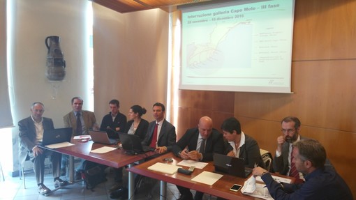 Imperia: presentati i servizi sostitutivi dei bus per i lavori del raddoppio ferroviario. Rimane la preoccupazione dei Sindaci per i collegamenti con le stazioni (Foto e Video) Imperia: presentati i servizi sostitutivi dei bus per i lavori del raddoppio ferroviario. Rimane la preoccupazione dei Sindaci per i collegamenti con le stazioni (Foto e Video)